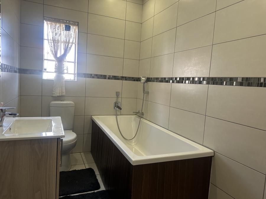 To Let 4 Bedroom Property for Rent in Hexrivier Lifestyle Estate North West